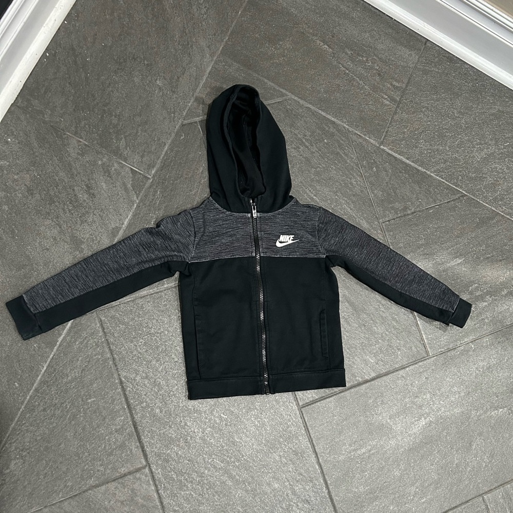 EUC Boys Nike 4T light weight jacket